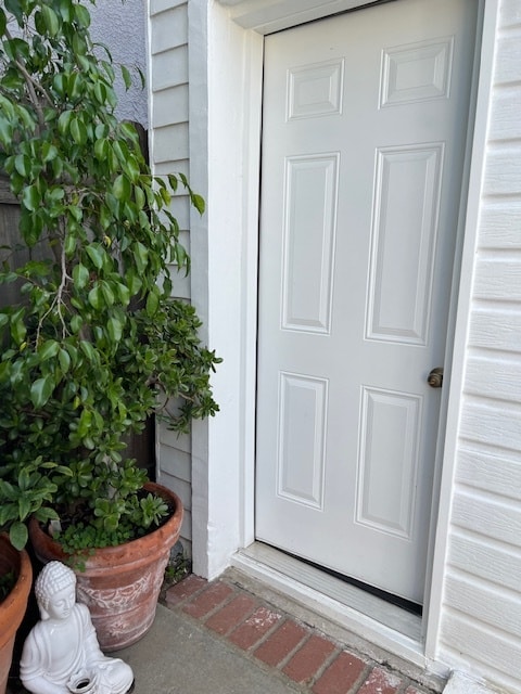 Private entrance back house - 4337 Rhodes Ave