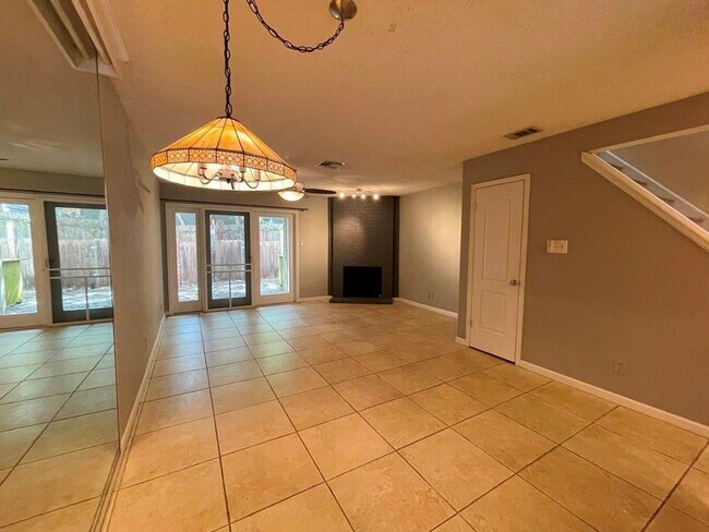 Building Photo - 2-bedroom 2 full bathroom condo in desirab...