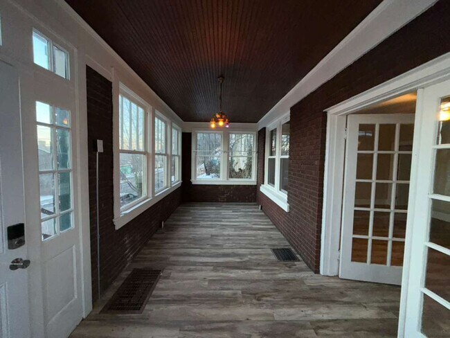 Foto del edificio - For Rent - 3 Bedroom 2 Bathroom