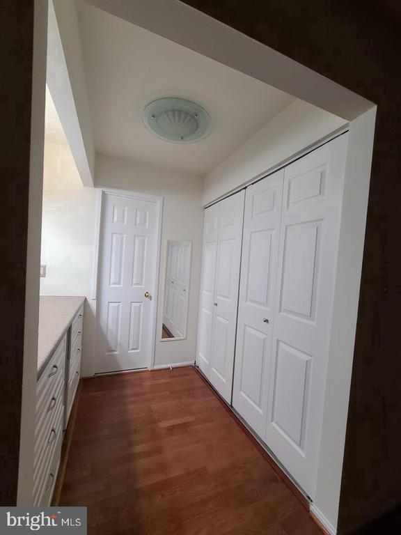 Foto del edificio - 7802 Dassett Ct