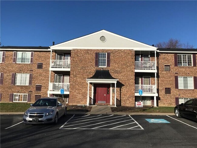 Building Photo - 956 Woodhollow Dr