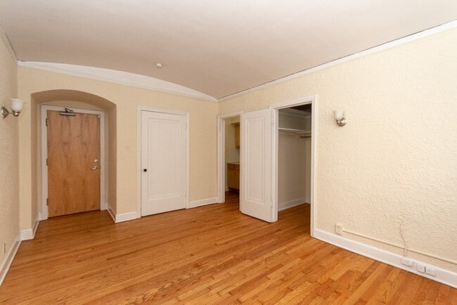 Building Photo - 532 W Arlington Pl