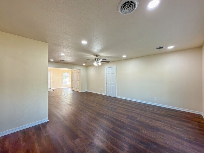 Building Photo - Fully Remodeled 3 Bed, 2 Bath Home in Fort...