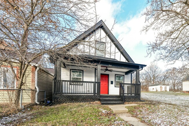 Photo - 942 W 27th St House