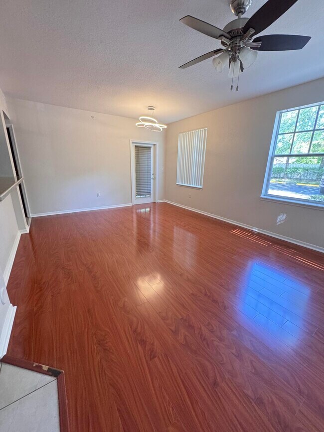 Foto del edificio - 6906 W Sample Rd
