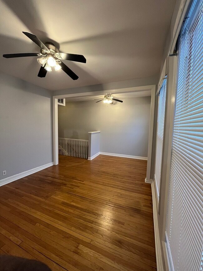 Foto del edificio - 2437 W Lexington St