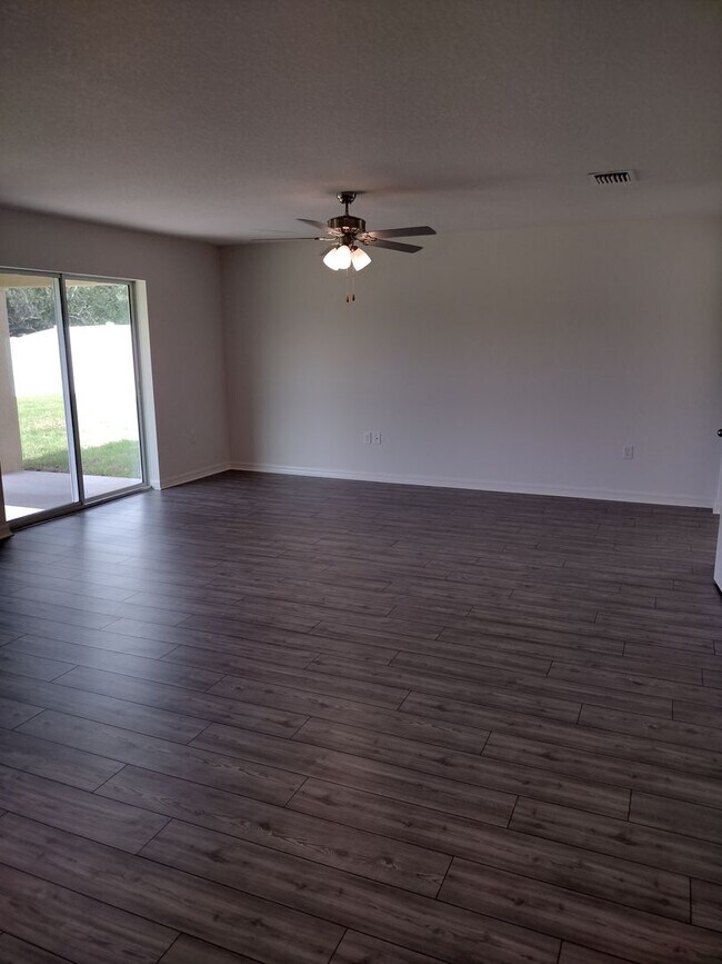 Foto del edificio - Beautiful 4 bedroom 2.5 Bathroom House For...