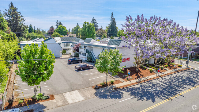 Building Photo - Burnside East