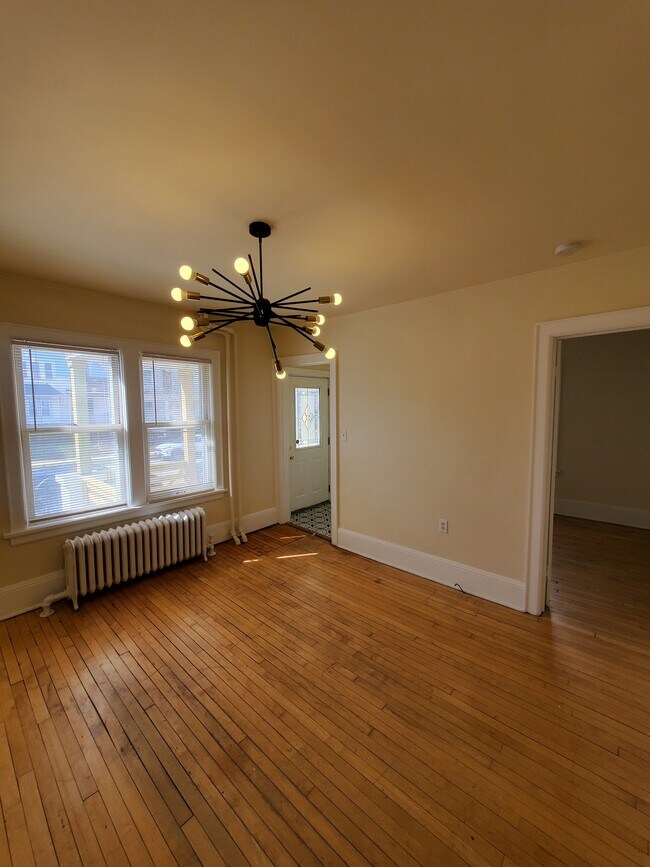 Building Photo - Beautiful 2BED/1BATH Riverwest Lower Unit