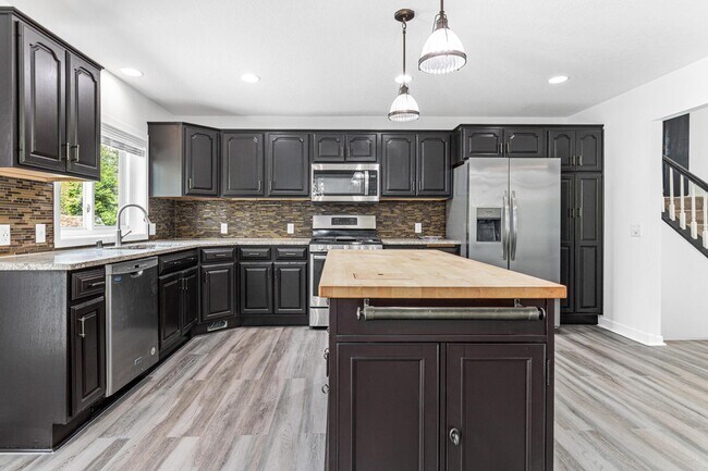 Building Photo - 1716 Evergreen Dr