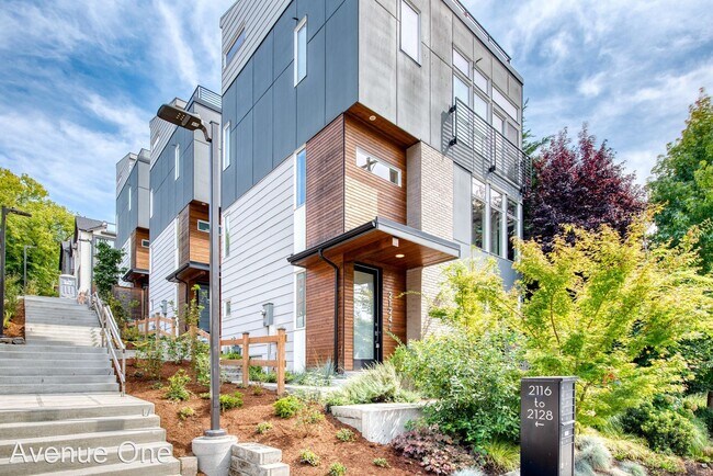 Foto del edificio - 3 br, 2.5 bath House - 2124 10th Ave W