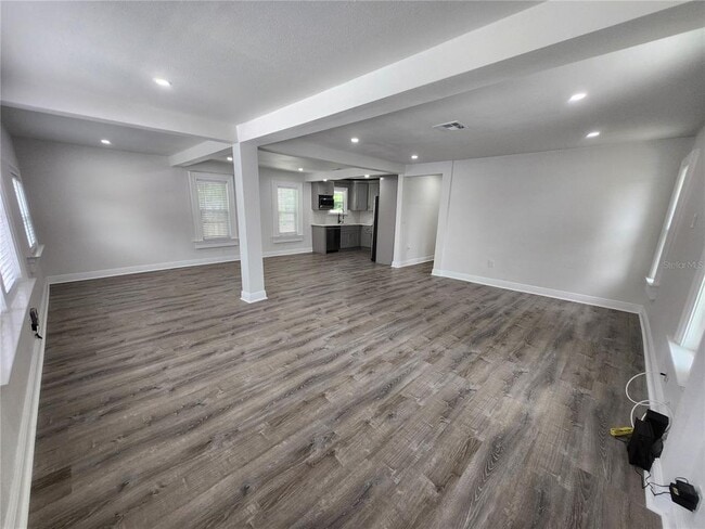 Building Photo - 3924 45th Ave N