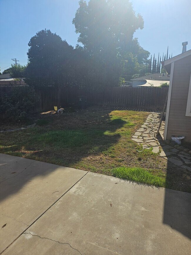 Foto del edificio - Large 2 bedroom in central Yuba City