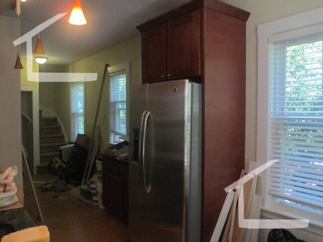 Foto del edificio - 9/1 Renovated two-level 4BR/2BA near Brighton Center