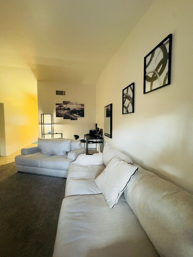 Foto del edificio - 8981 E Golf Links Rd