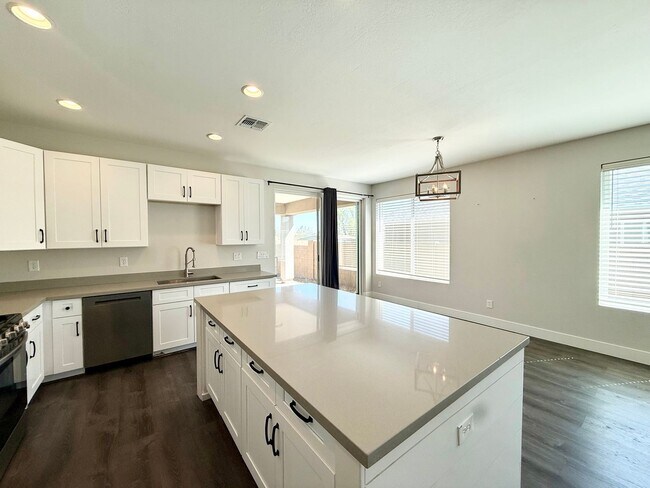 Foto del edificio - 4 bedroom home in Highlands Ranch!