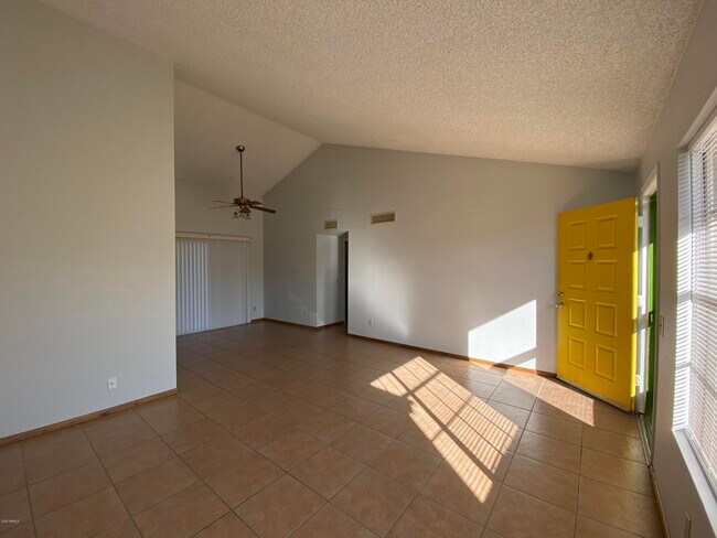 Foto del edificio - 6932 W Paradise Dr