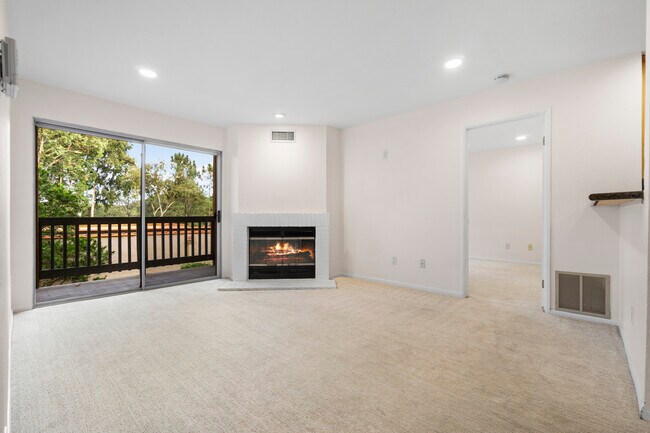 Foto del edificio - 7190 Shoreline Dr