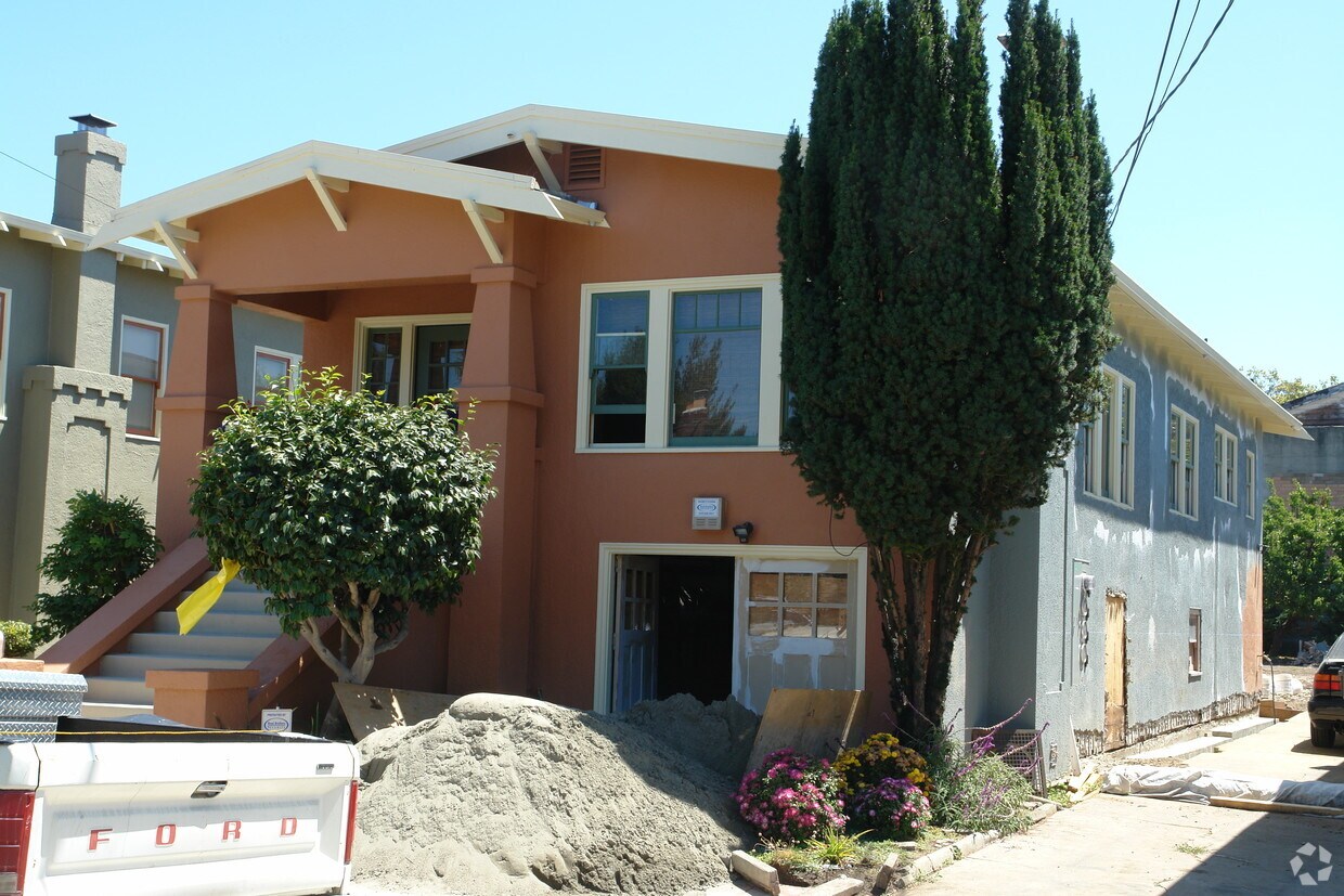 Building Photo - 4922 Desmond St