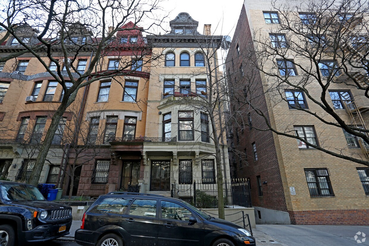 Foto del edificio - 318 W 107th St