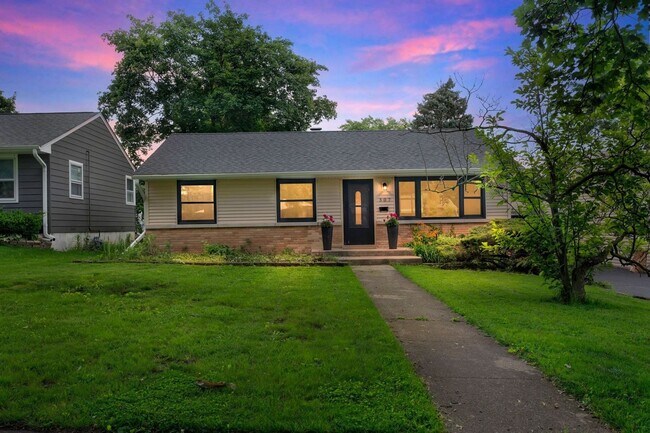 Building Photo - Charming 3BR House in Wheaton