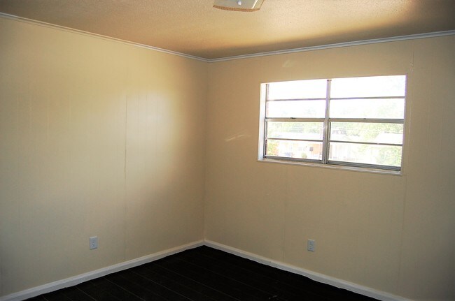 Building Photo - 988 Houck St