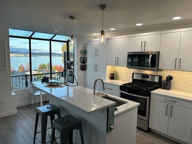 Kitchen with new appliances - 817 Kitsap St