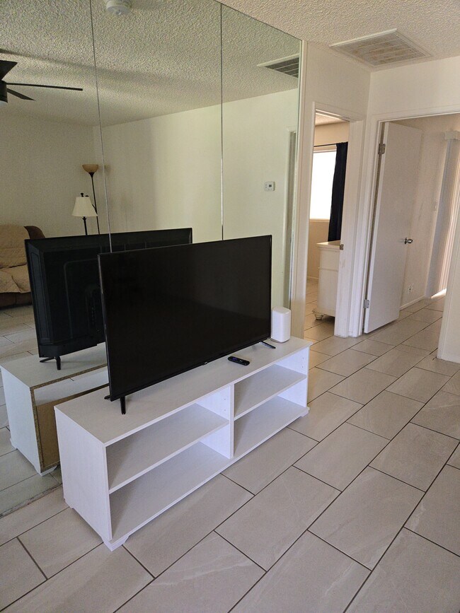 Foto del edificio - 8101 N 107th Ave