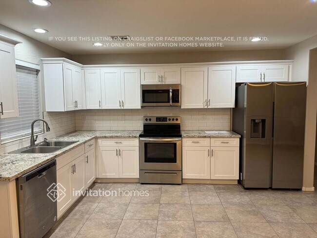 Building Photo - 2114 E Caspian Way