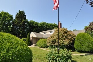Building Photo - 16 Evergreen Ave