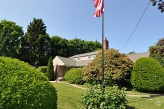 Building Photo - 16 Evergreen Ave