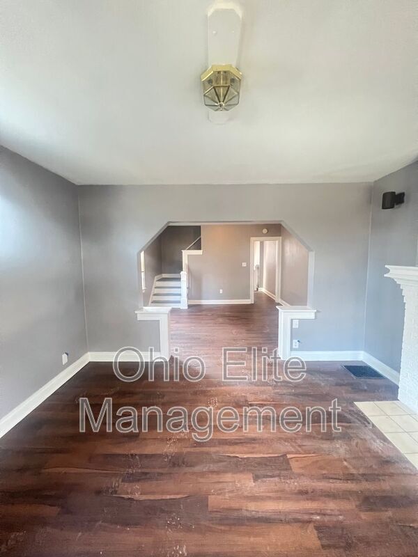 Building Photo - 287 N Burgess Ave