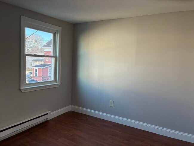 Foto del edificio - 102 Pleasant St