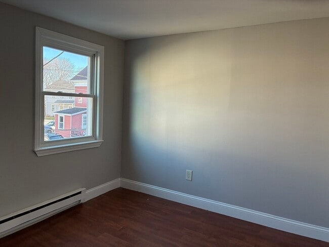 Building Photo - 102 Pleasant St