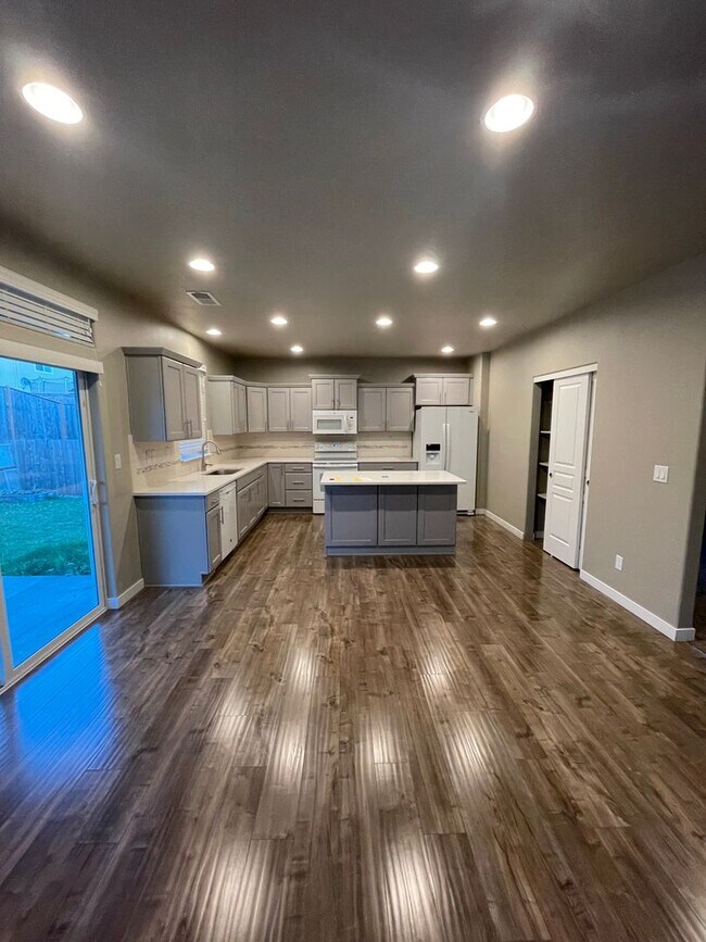 Foto del edificio - NW Albany home Clean and comfortable!