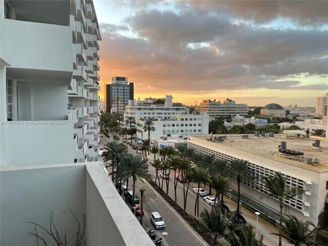 Building Photo - 100 Lincoln Rd
