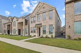 Building Photo - 1536 Lake District Dr