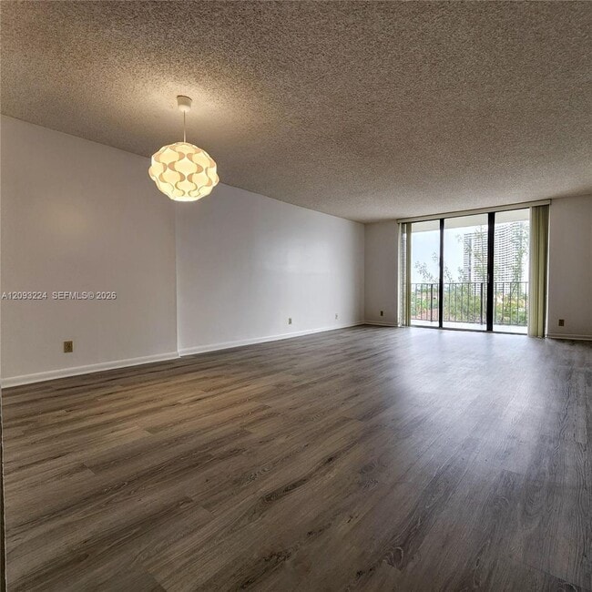 Building Photo - 18151 NE 31st Ct