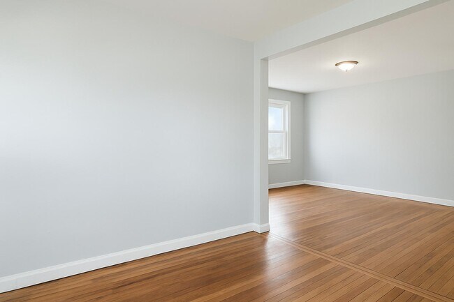 Foto del edificio - 713 Emerson Ave