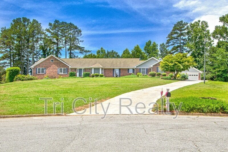 Primary Photo - 630 Hawthorne Pl