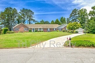 Building Photo - 630 Hawthorne Pl
