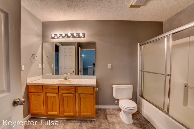Building Photo - 3 br, 2.5 bath House - 6908 Silver Oak Place