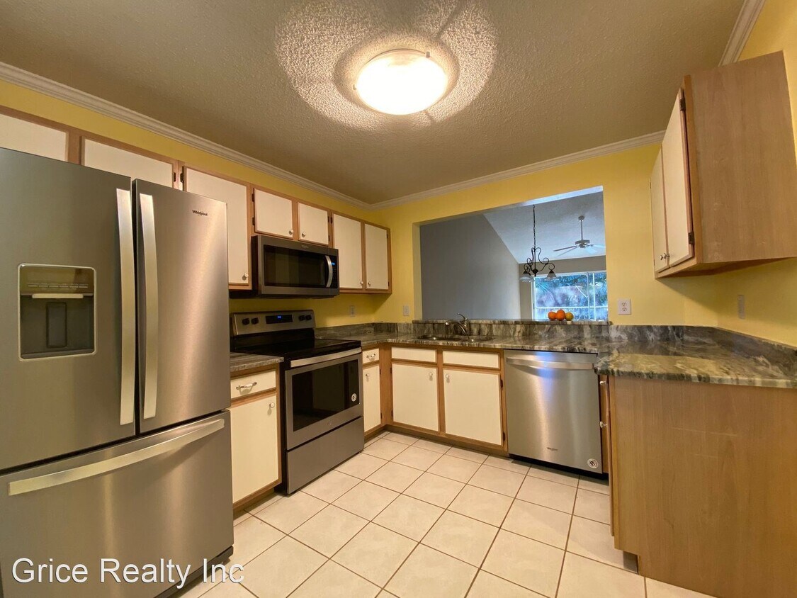 Primary Photo - 3 br, 2 bath House - 745 Landover Cir #204