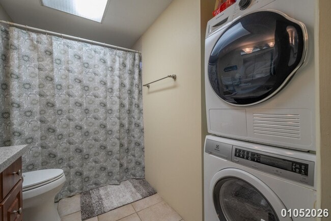 Foto del edificio - FURNISHED 2BR 1BA with 2 PARKING and CENTRAL AC in West Waikiki! ALL UTILITIES INCLUDED!