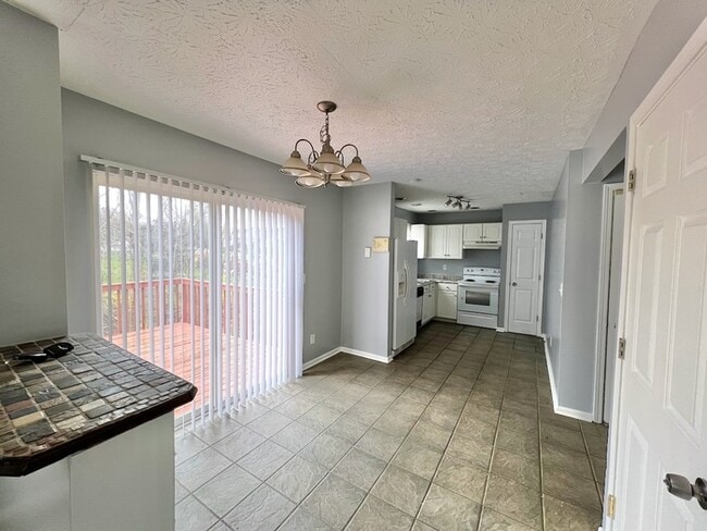 Building Photo - Great 3 bedroom in Burlington!