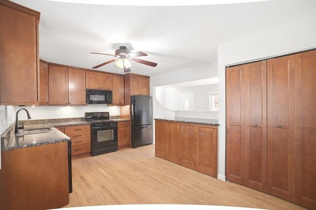 Foto del edificio - 8912 Windsor Ln