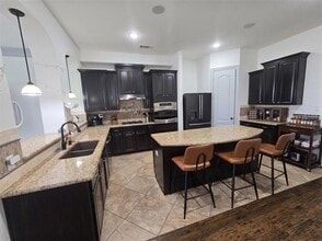 Building Photo - 809 Rockingham Dr