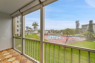 Building Photo - 2859 Leonard Dr