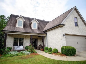 Building Photo - 107 Lakes Dr S