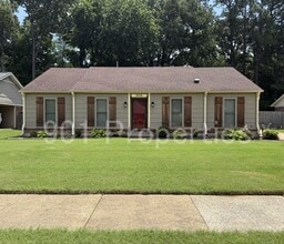 Building Photo - 3016 Ingleside Dr